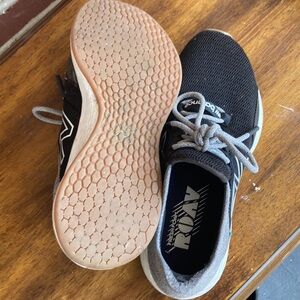 New balance size 6, black, athletic sneakers